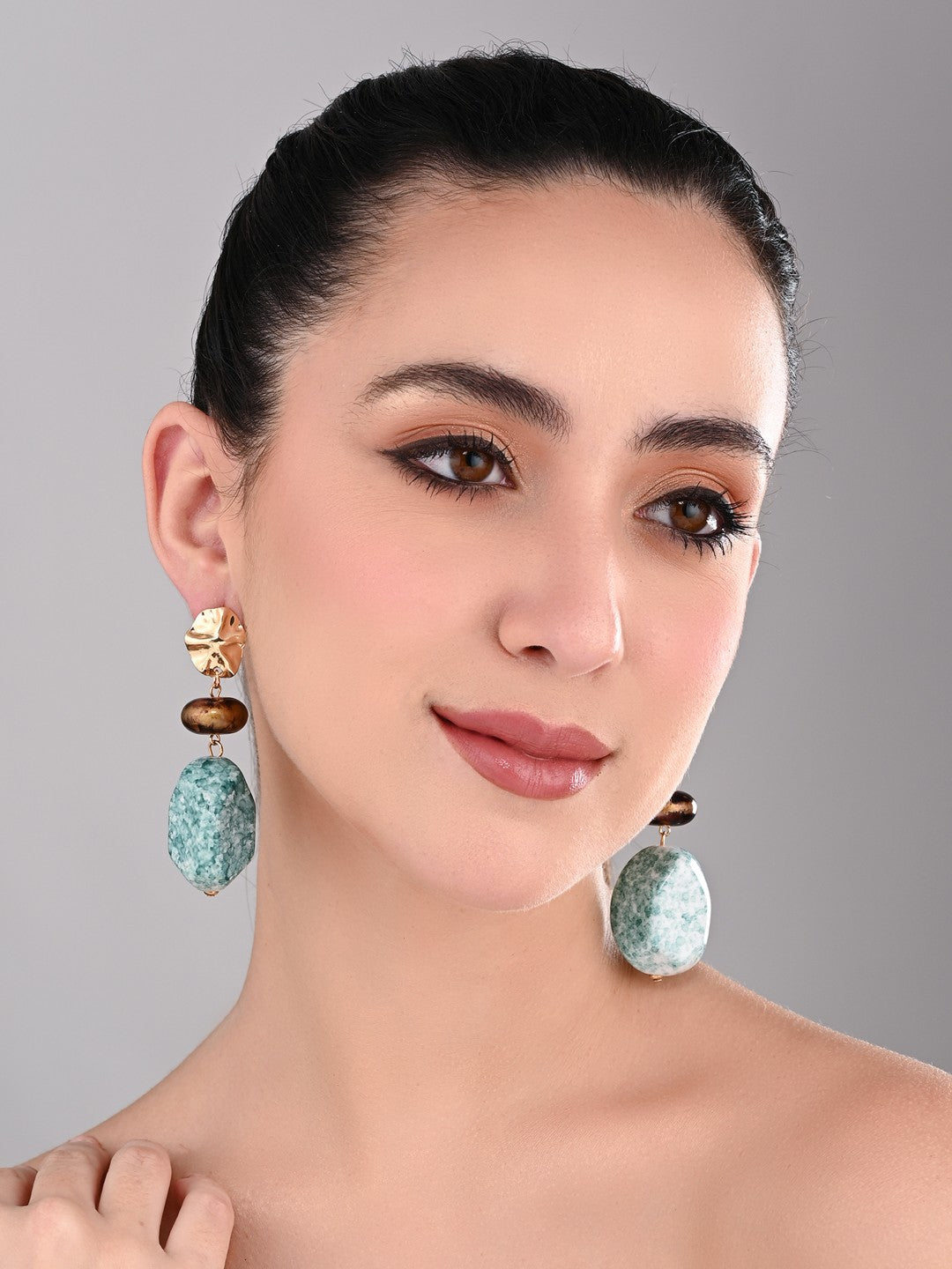 Emerald Aura Drop Earrings - Reenisaa