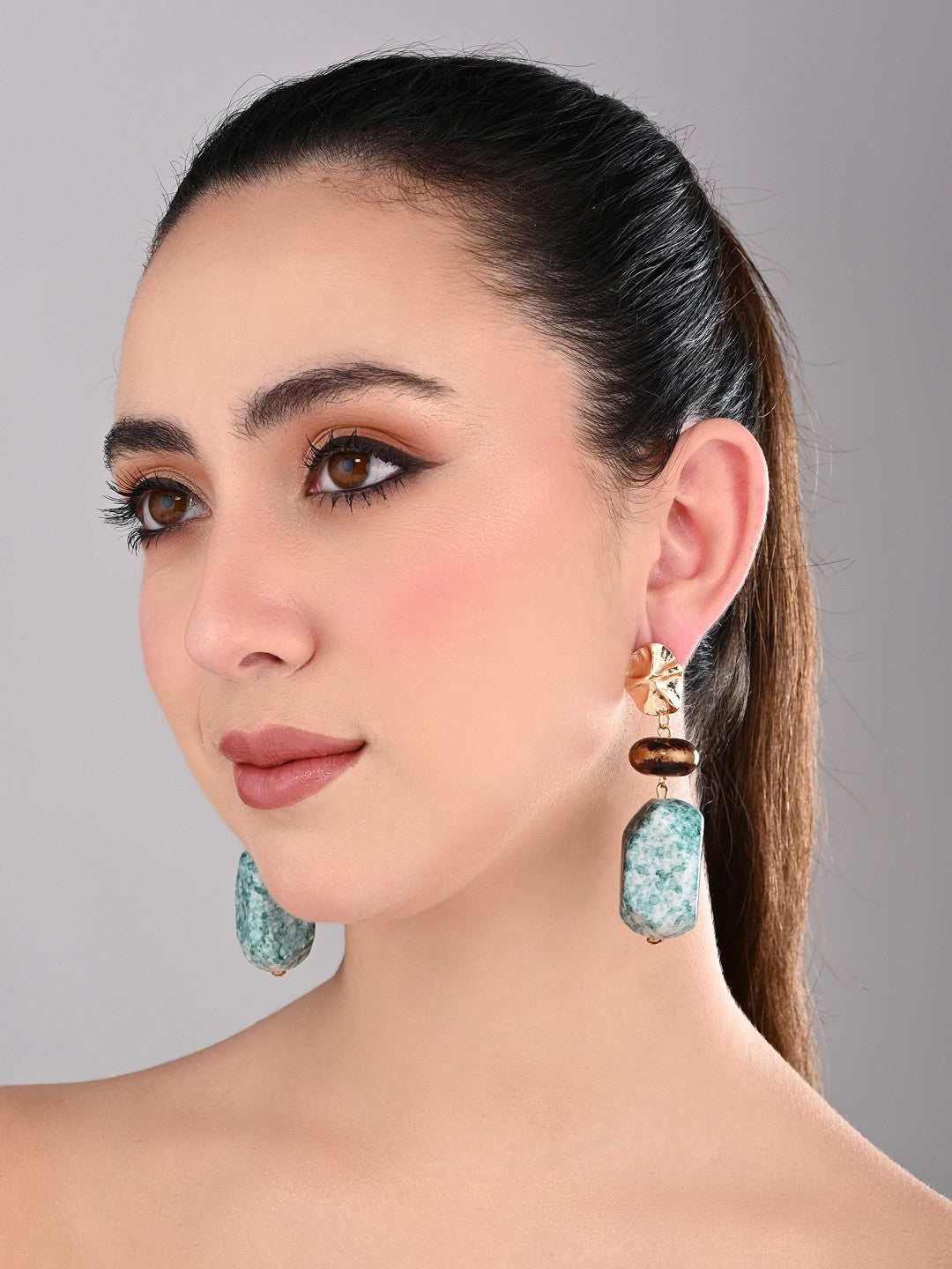 Emerald Aura Drop Earrings - Reenisaa