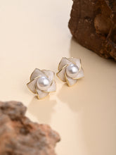 18k Gold Plated Pearl Petal Studs