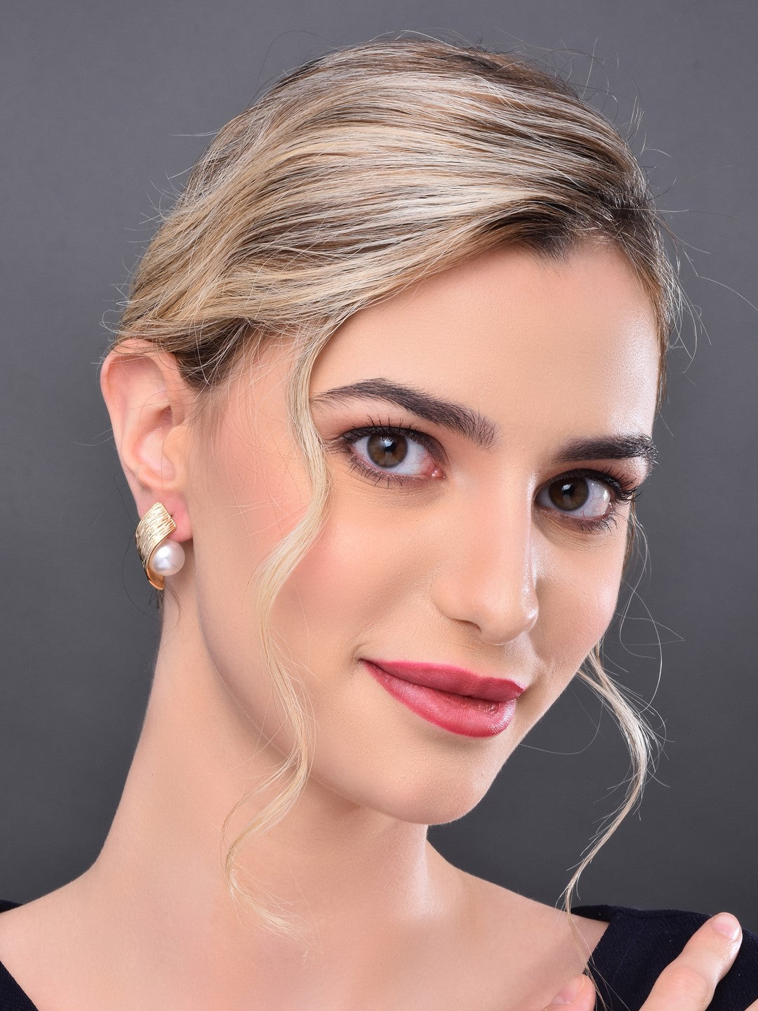 Pearl Stud Earring - Reenisaa