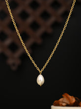 Pearl Dew Pendant Necklace