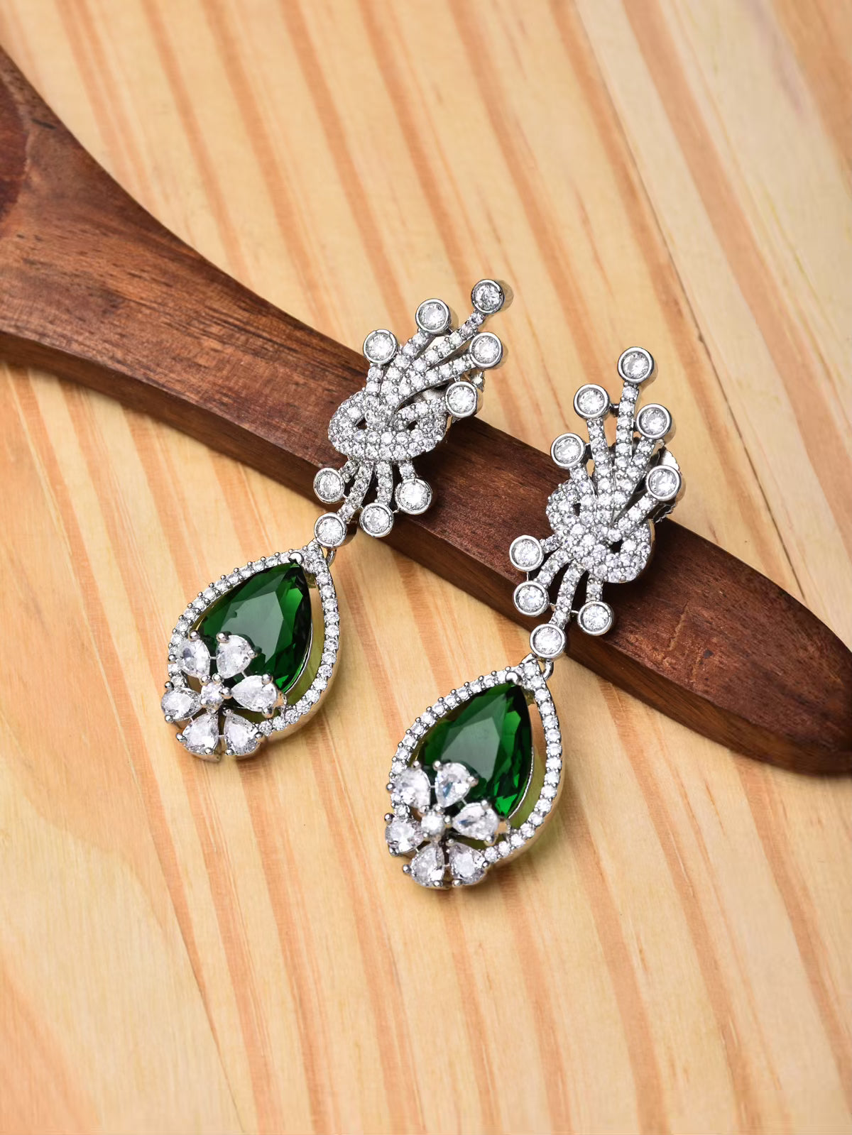Elegant Green Cascade - Reenisaa