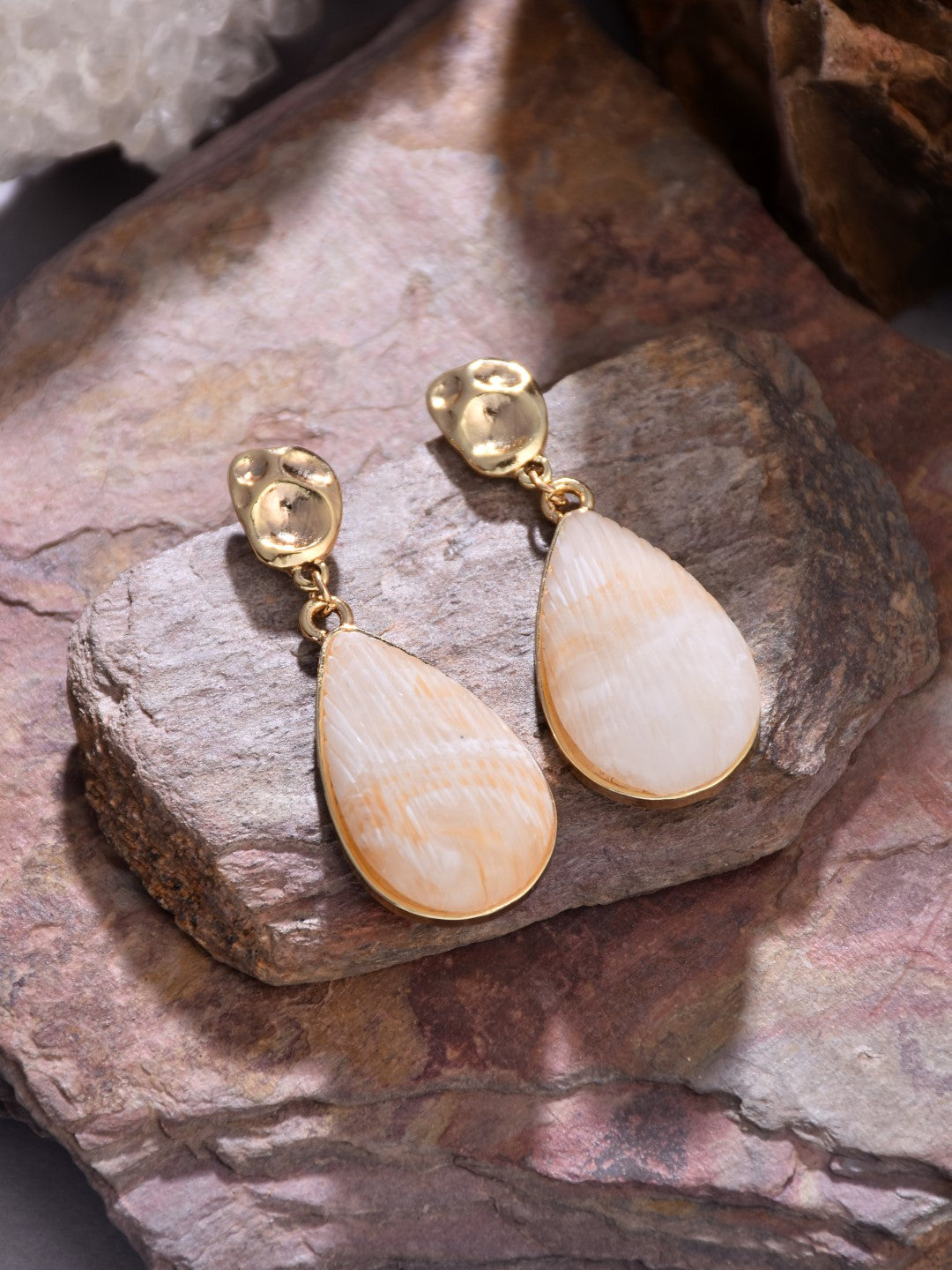 Beige Resin drop earrings - Reenisaa