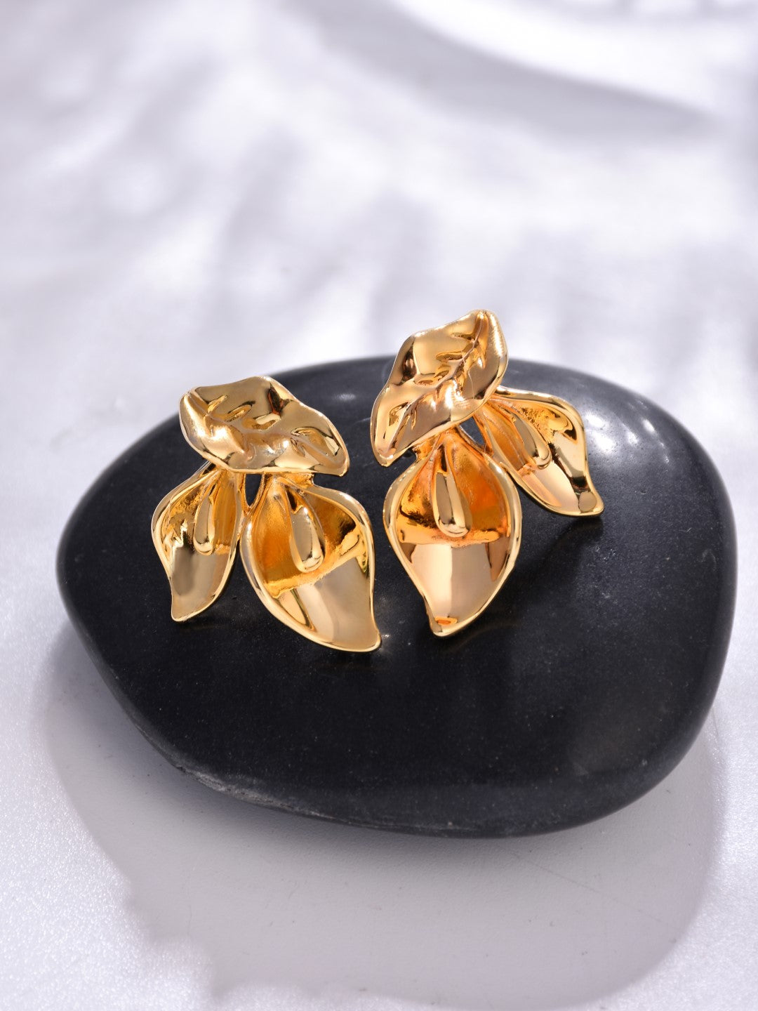 Gold Leaf Shape Earring - Reenisaa