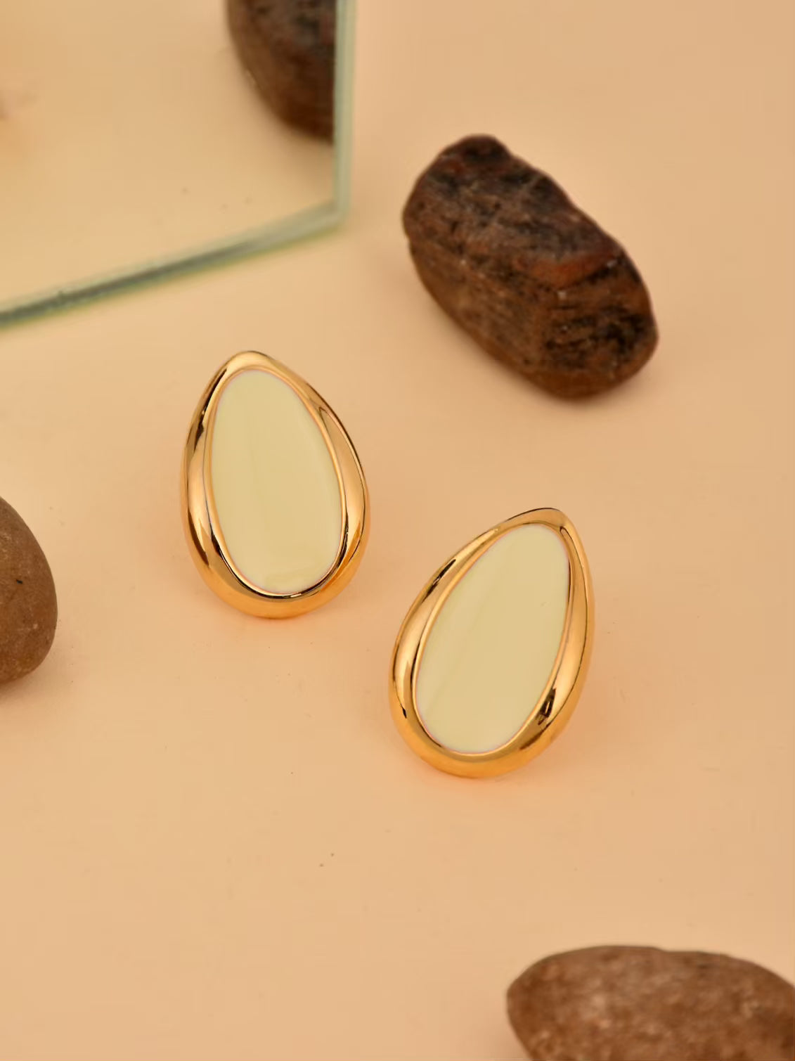 Pearl White Stud Earring - Reenisaa