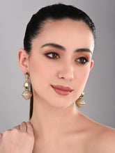 Golden Seashell Elegance