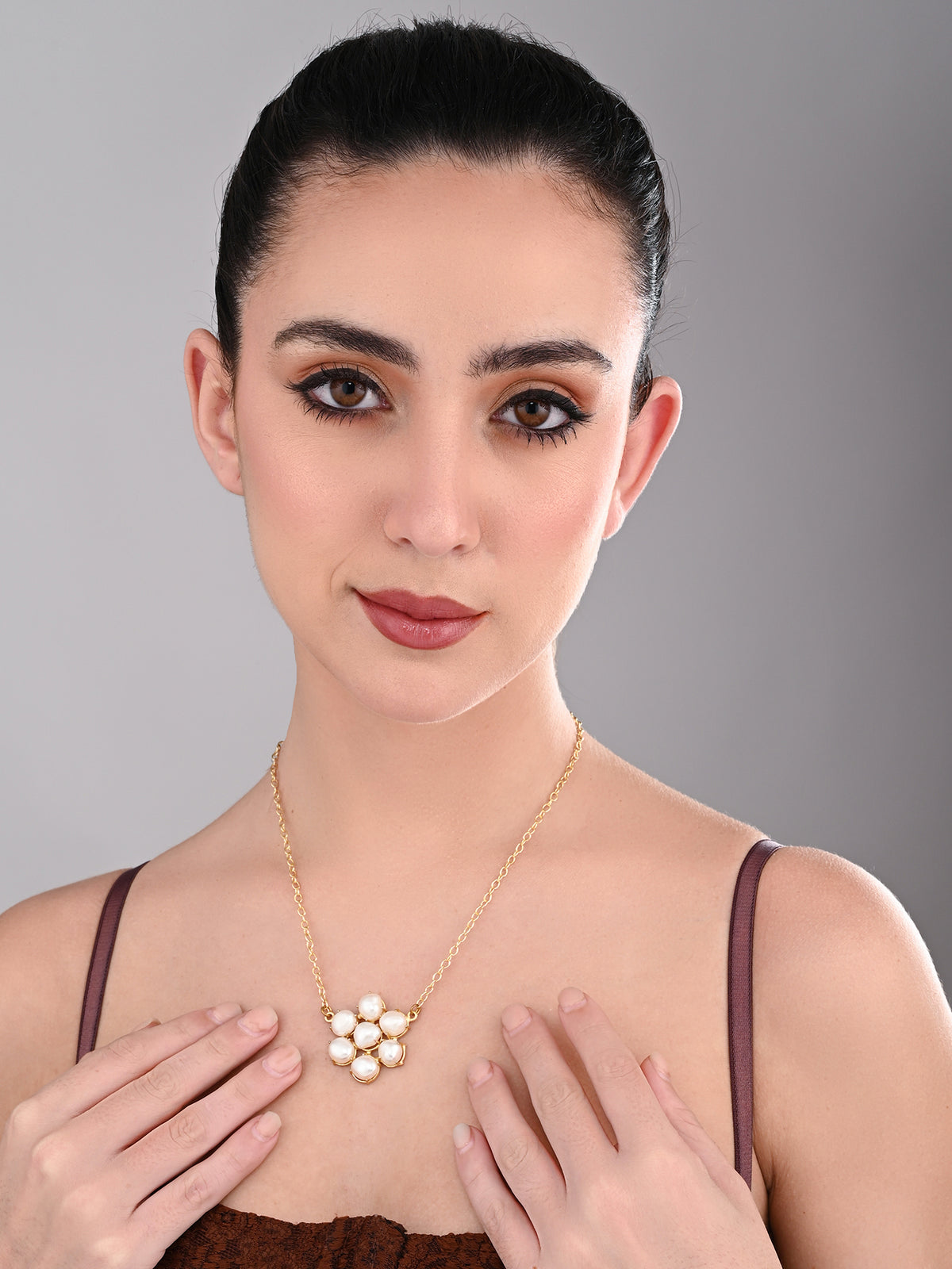 Pearl Bloom Pendant Necklace - Reenisaa