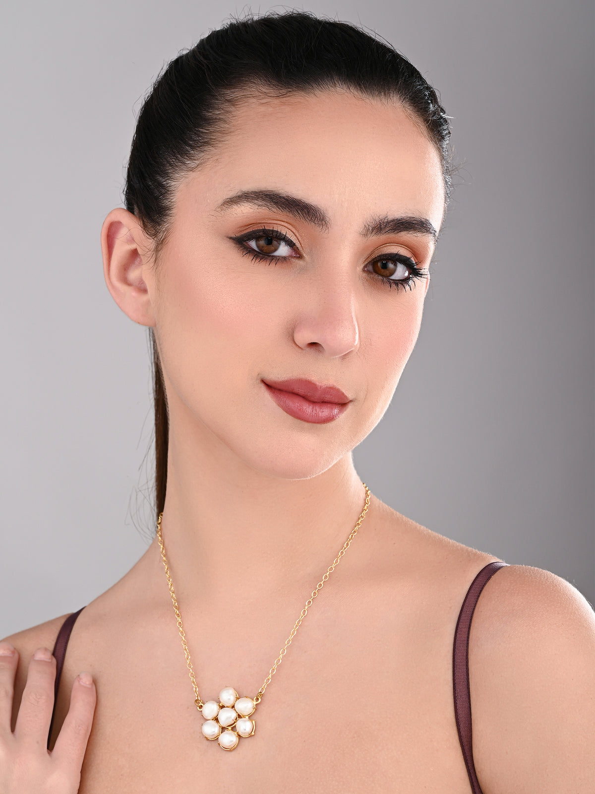 Pearl Bloom Pendant Necklace - Reenisaa