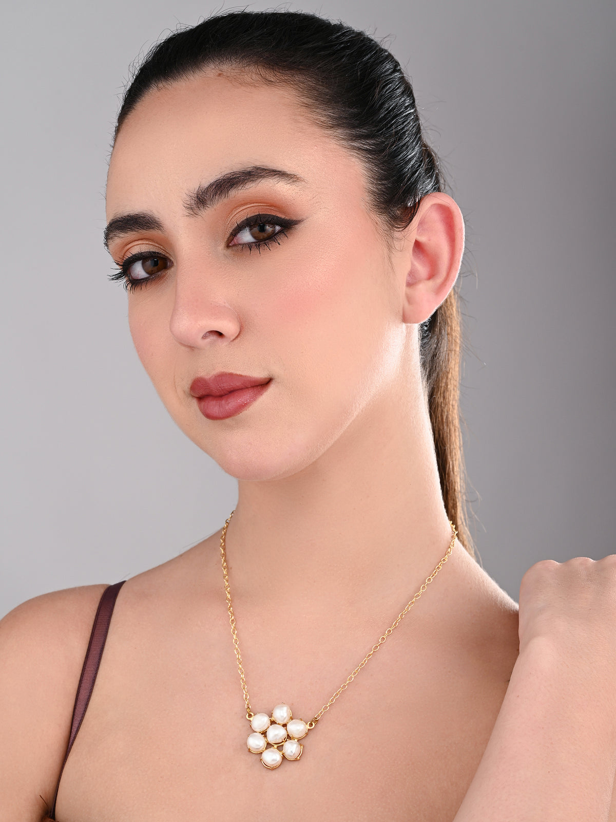 Pearl Bloom Pendant Necklace - Reenisaa