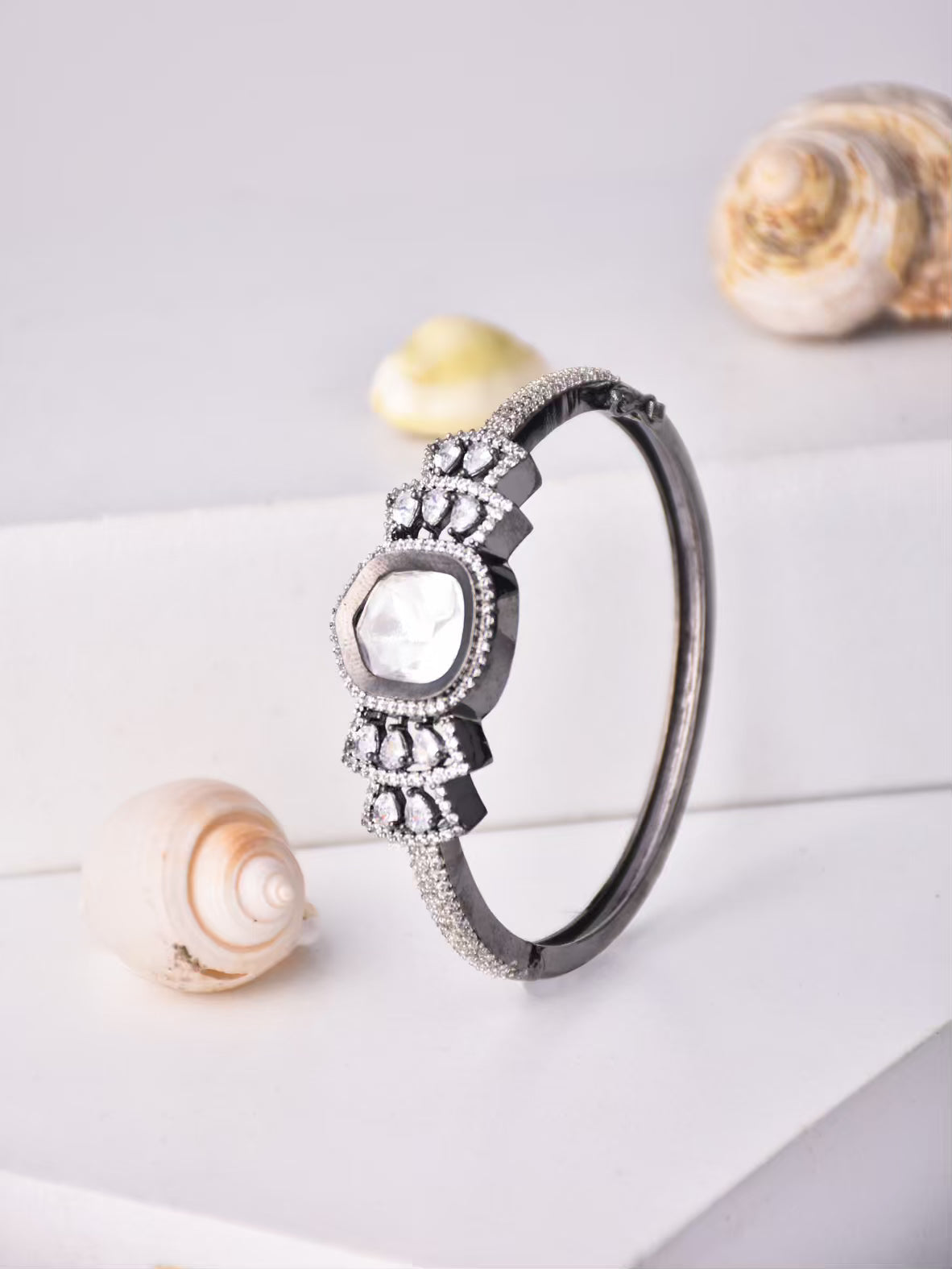 Uncut Polki Kundan openable Bracelet with White Stones - Reenisaa