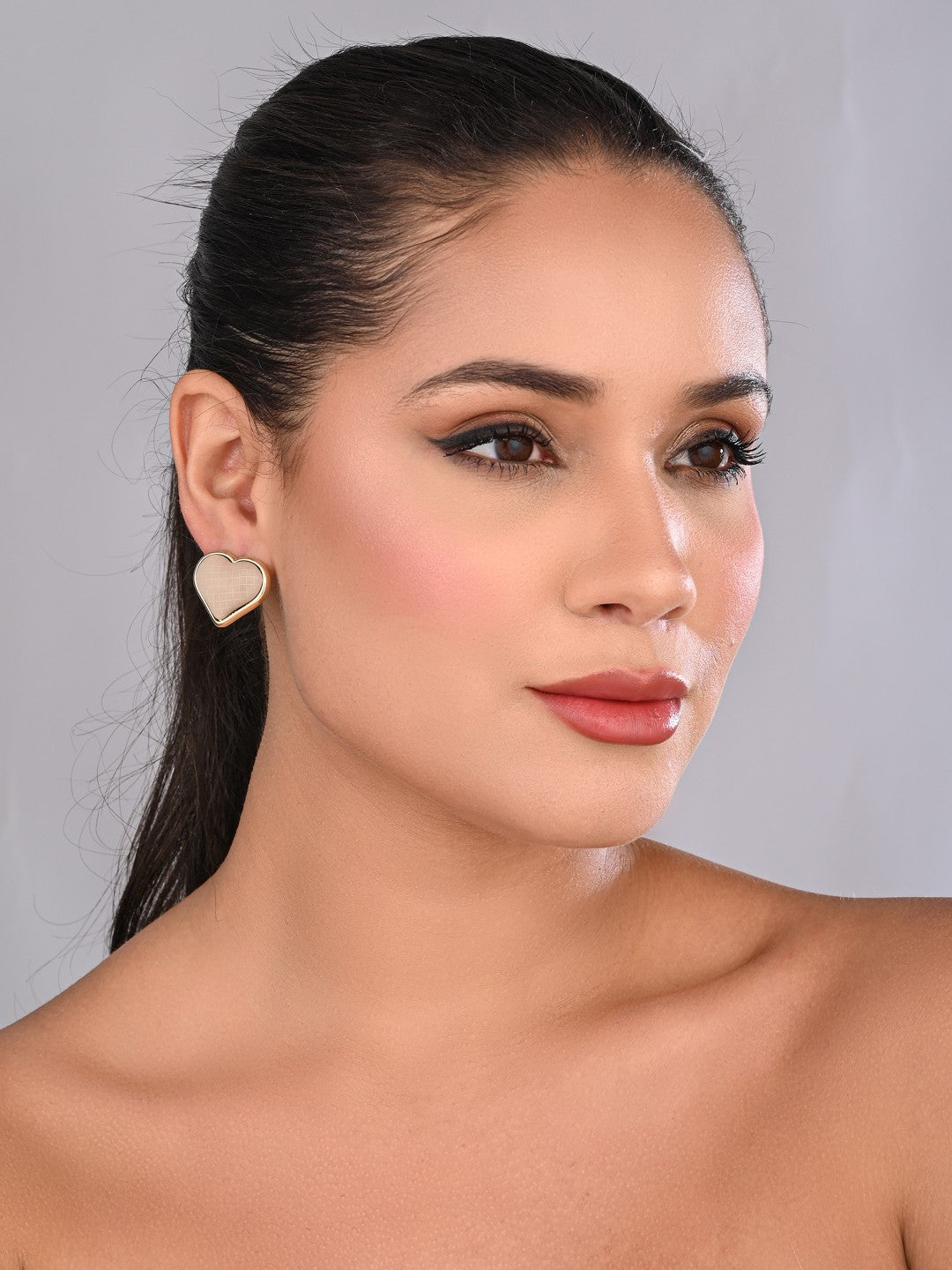 Amour Textured Heart Studs