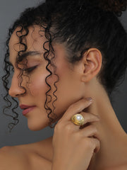 Pearl Ring with Radiant Glow
