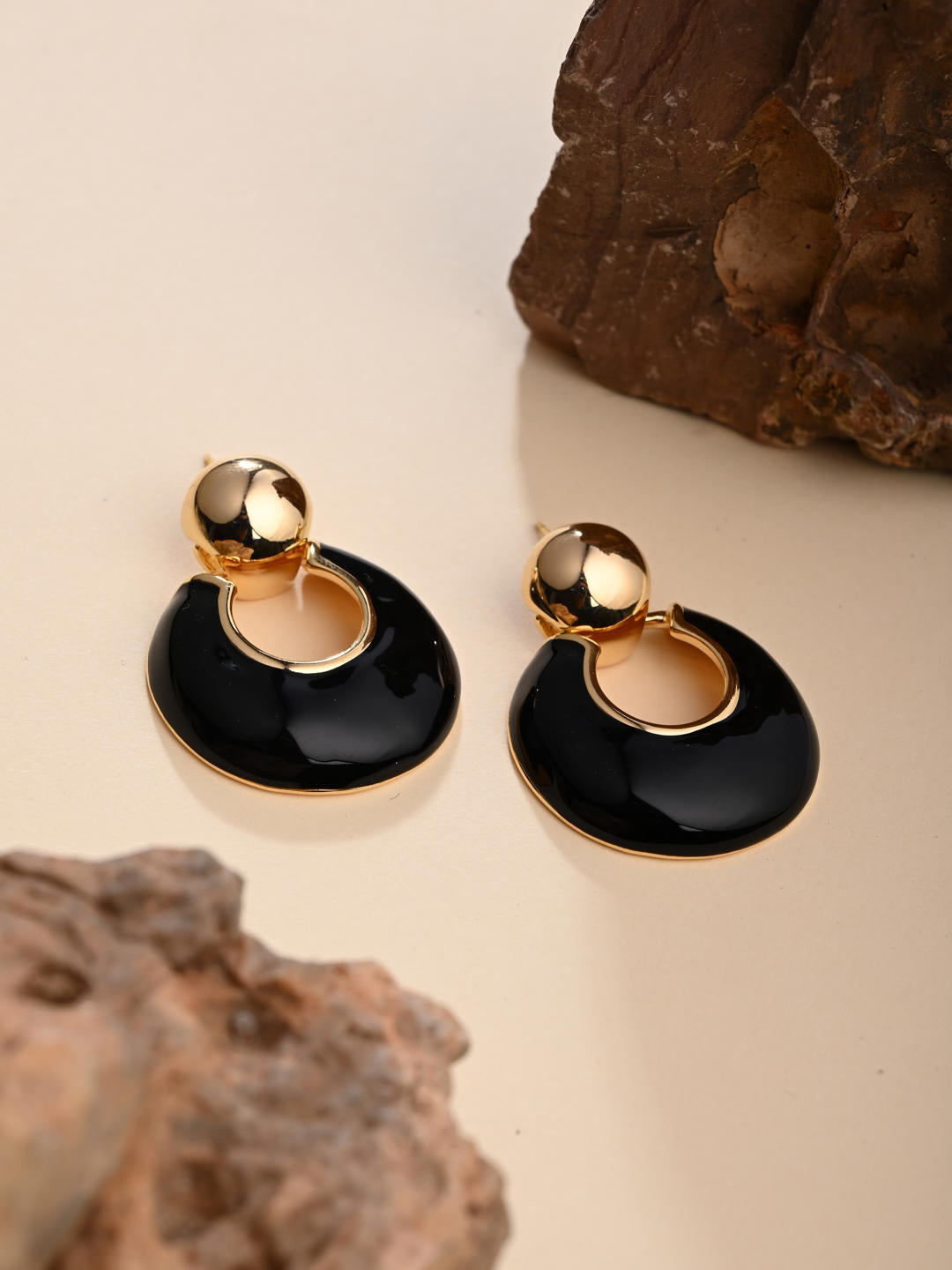 18k gold plated Black Round Earring
