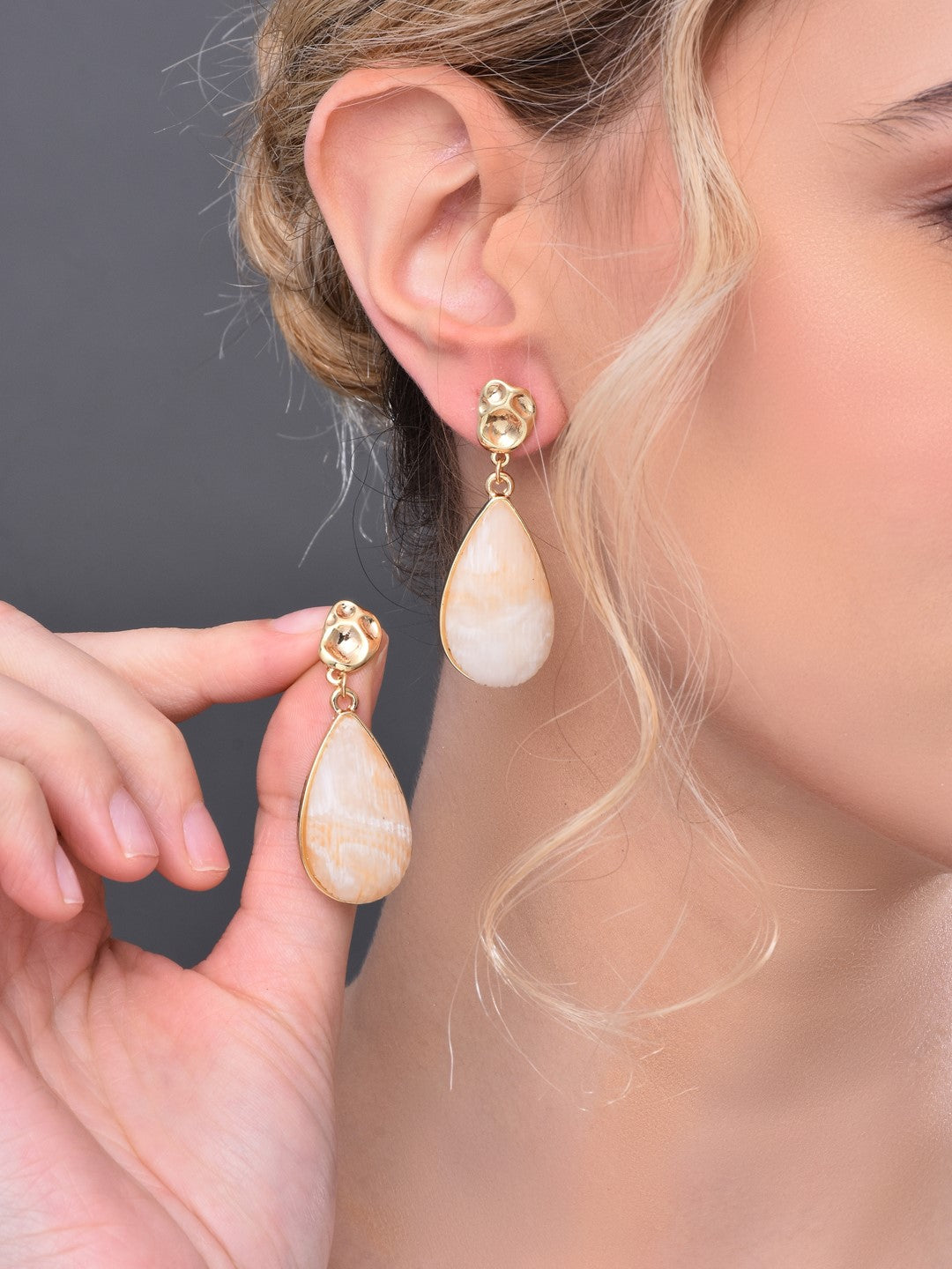 Beige Resin drop earrings