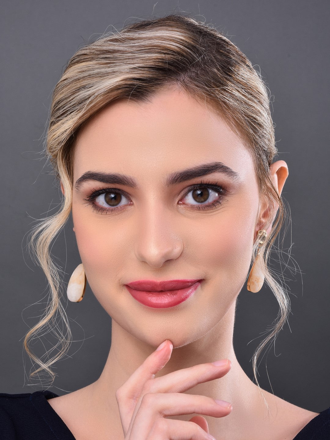 Beige Resin drop earrings