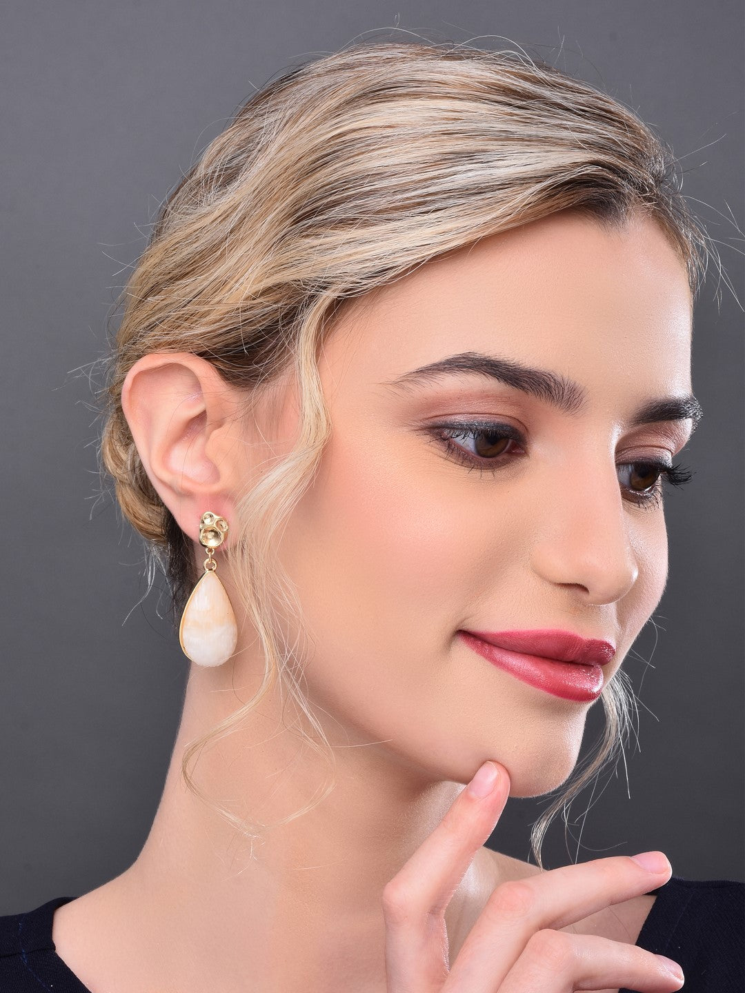 Beige Resin drop earrings