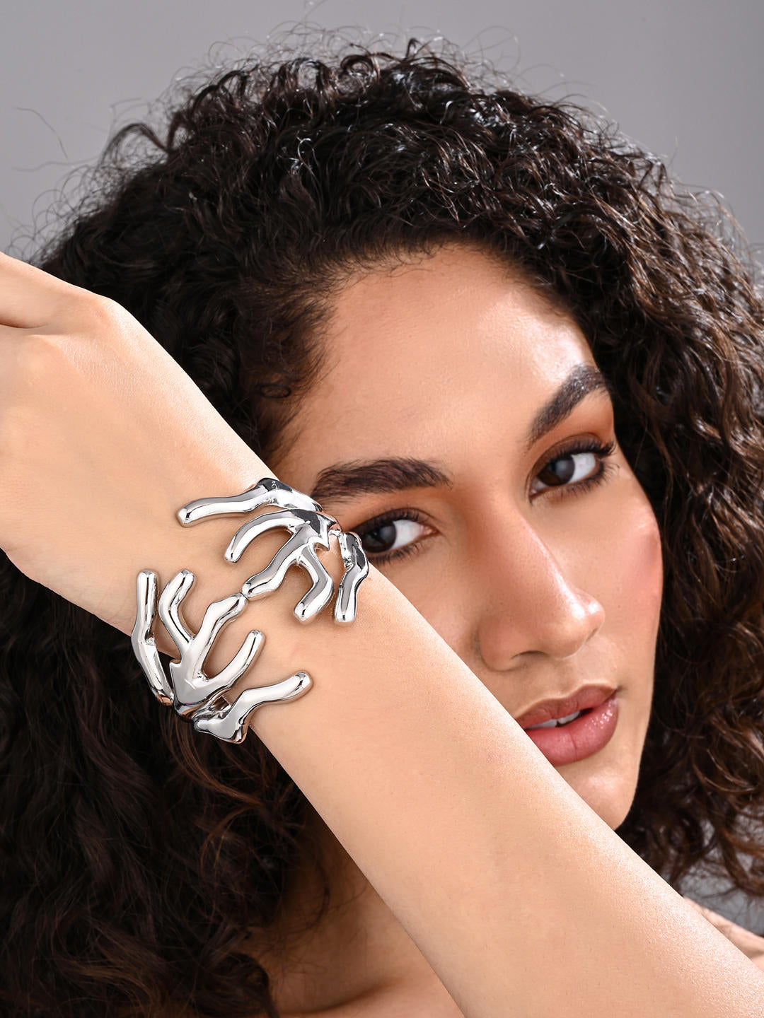 Coral Crest Sculpt Bangle – Silver