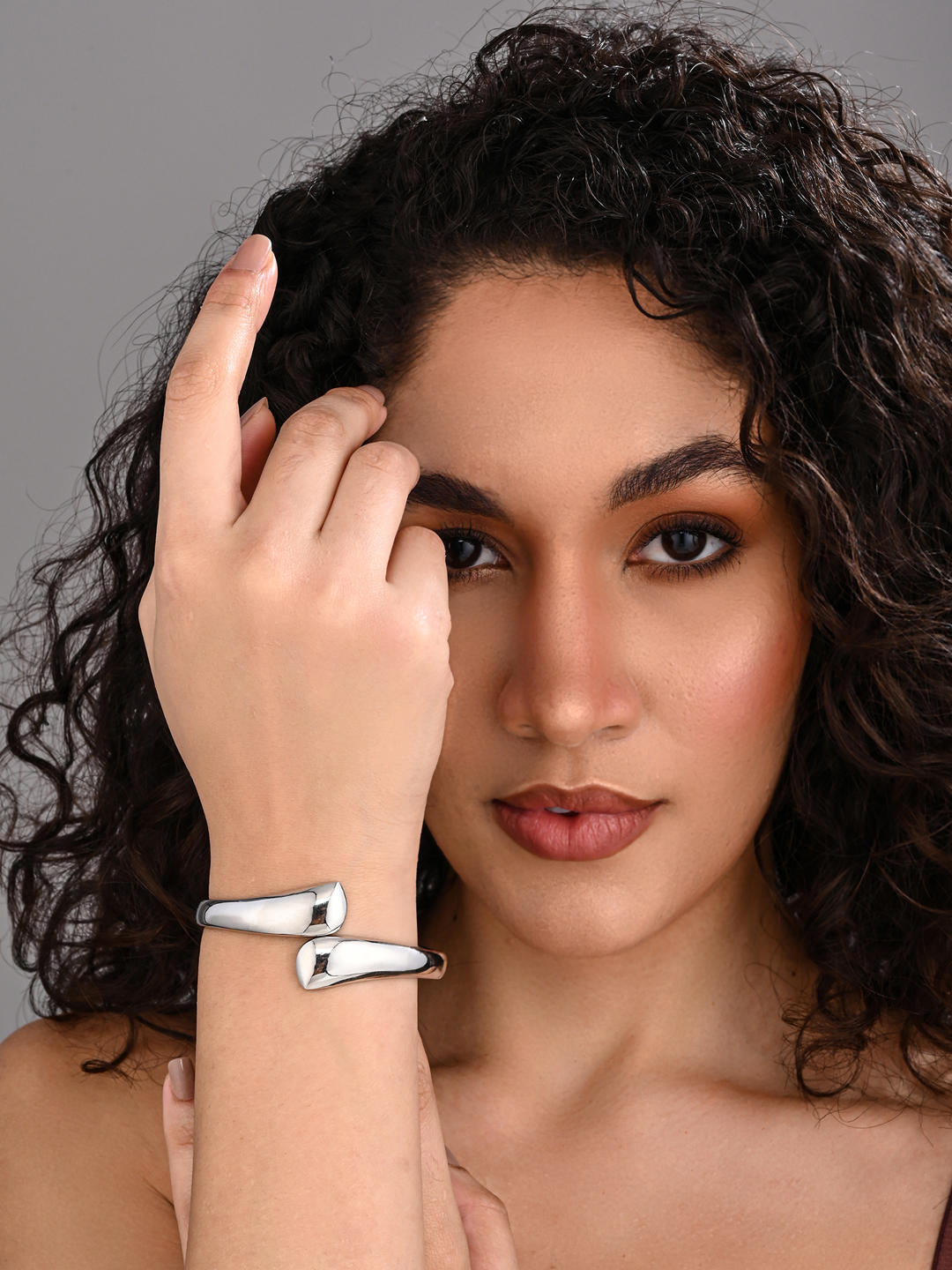 Fluid Crest Open Bangle – Silver