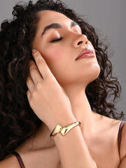 Fluid Crest Open Bangle – Gold