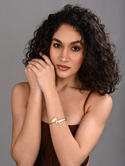 Fluid Crest Open Bangle – Gold