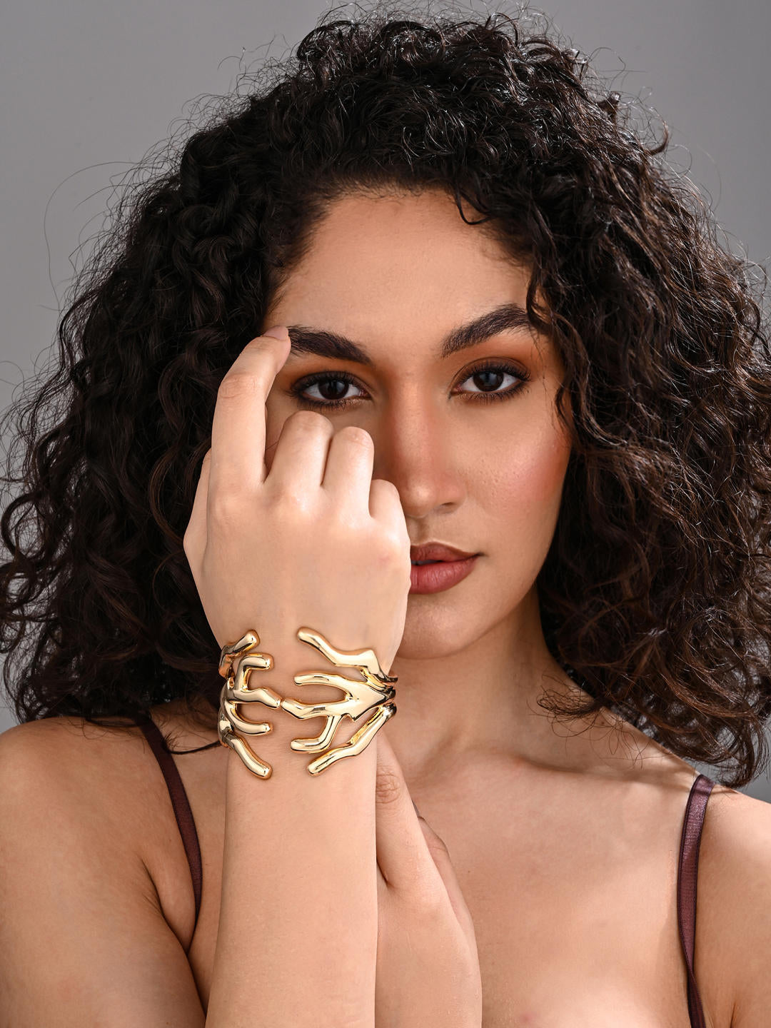 Coral Crest Sculpt Bangle – Gold