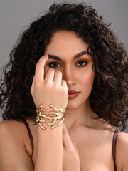 Coral Crest Sculpt Bangle – Gold