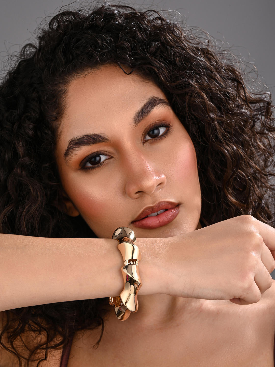 Solar Bloom Sculpt Bangle – Gold