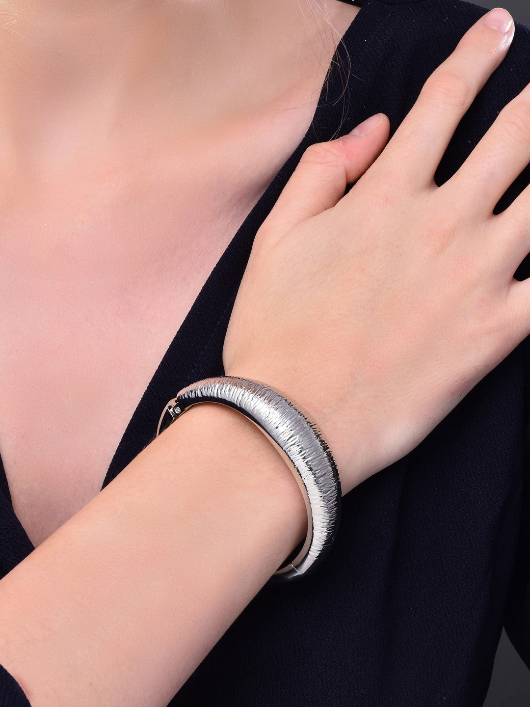 Brushed Stripe Silver bangle