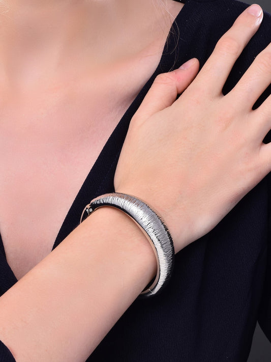 Brushed Stripe Silver bangle - Reenisaa