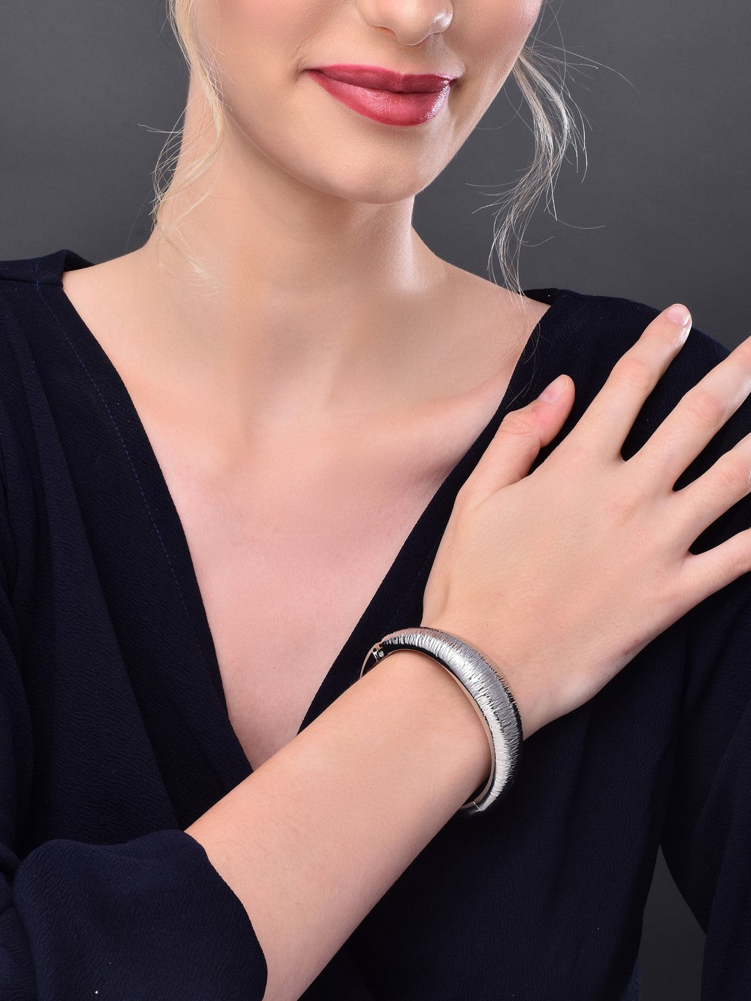 Brushed Stripe Silver bangle