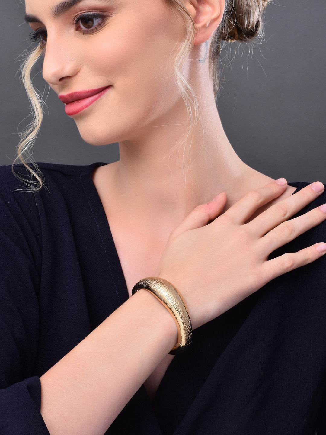 Brushed Adjustable Stripe gold bangle