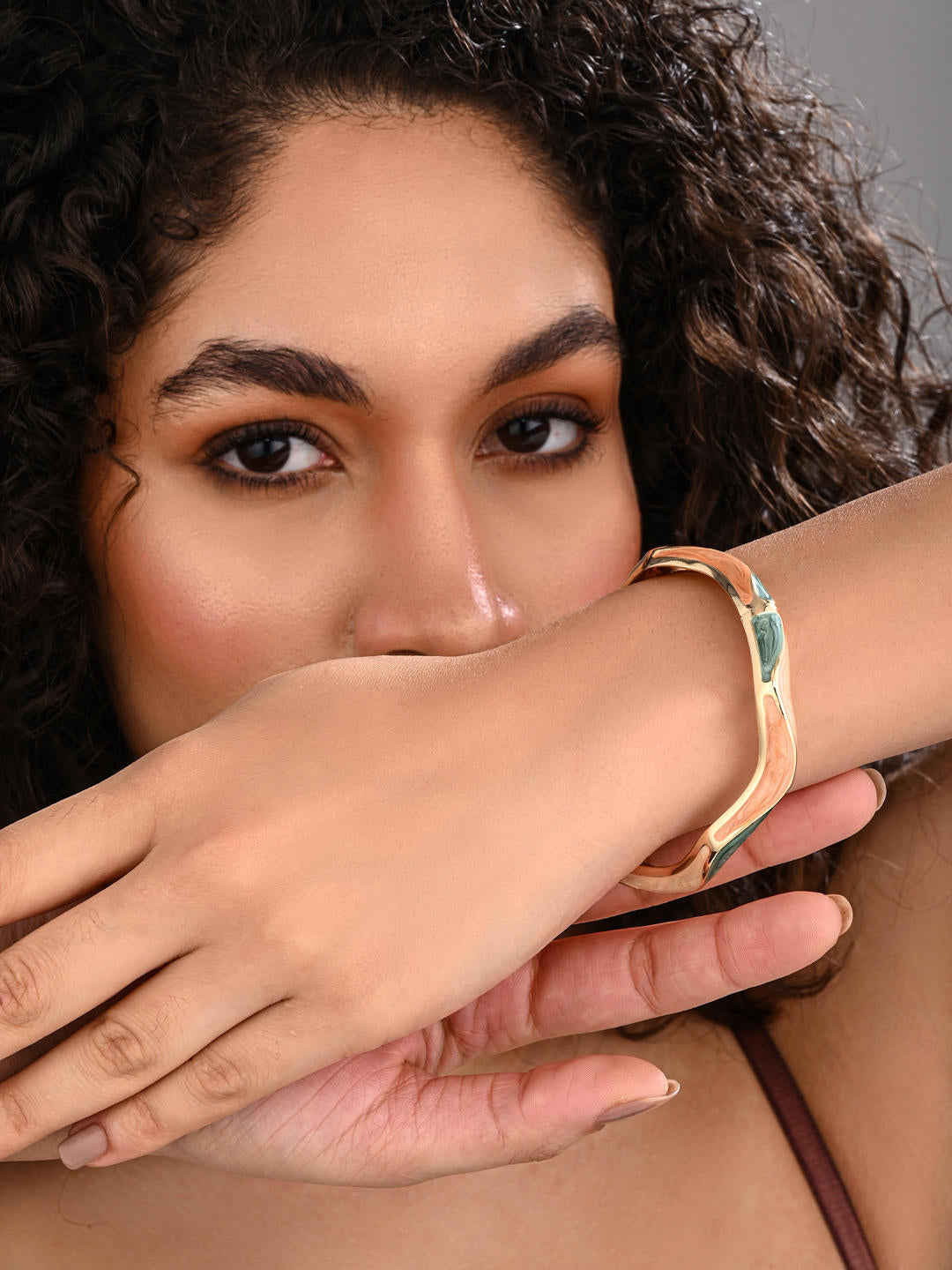 Enamel Ripple Wave Bangle – BEIGE