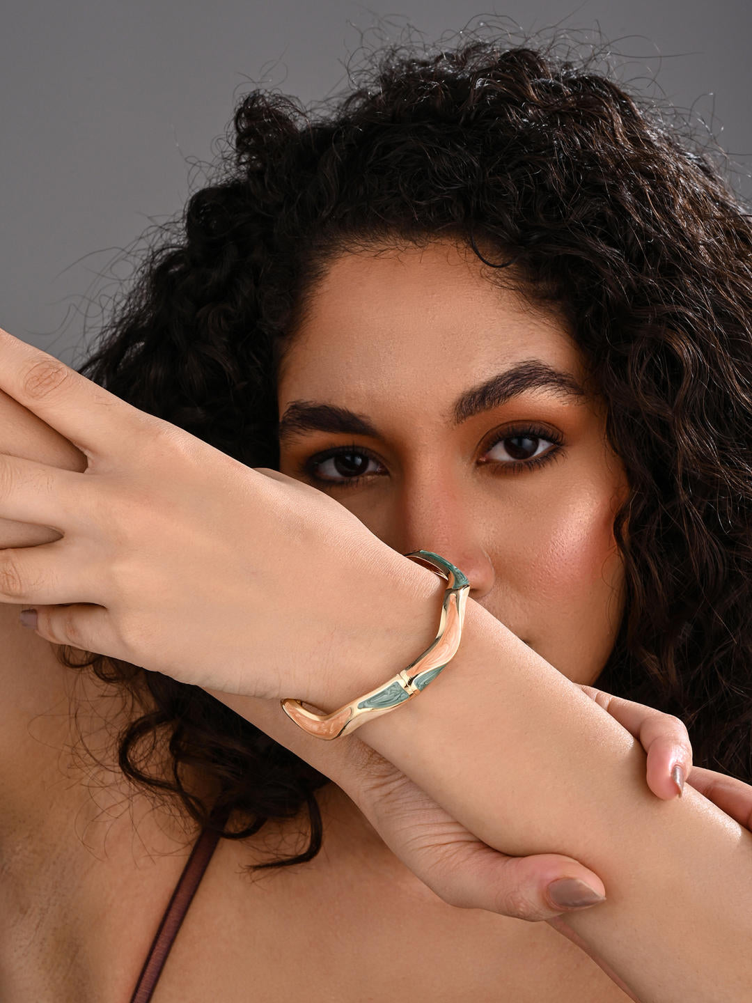 Enamel Ripple Wave Bangle – BEIGE