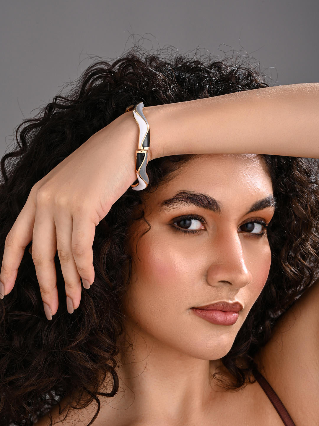 Enamel Ripple Wave Bangle – Black & White