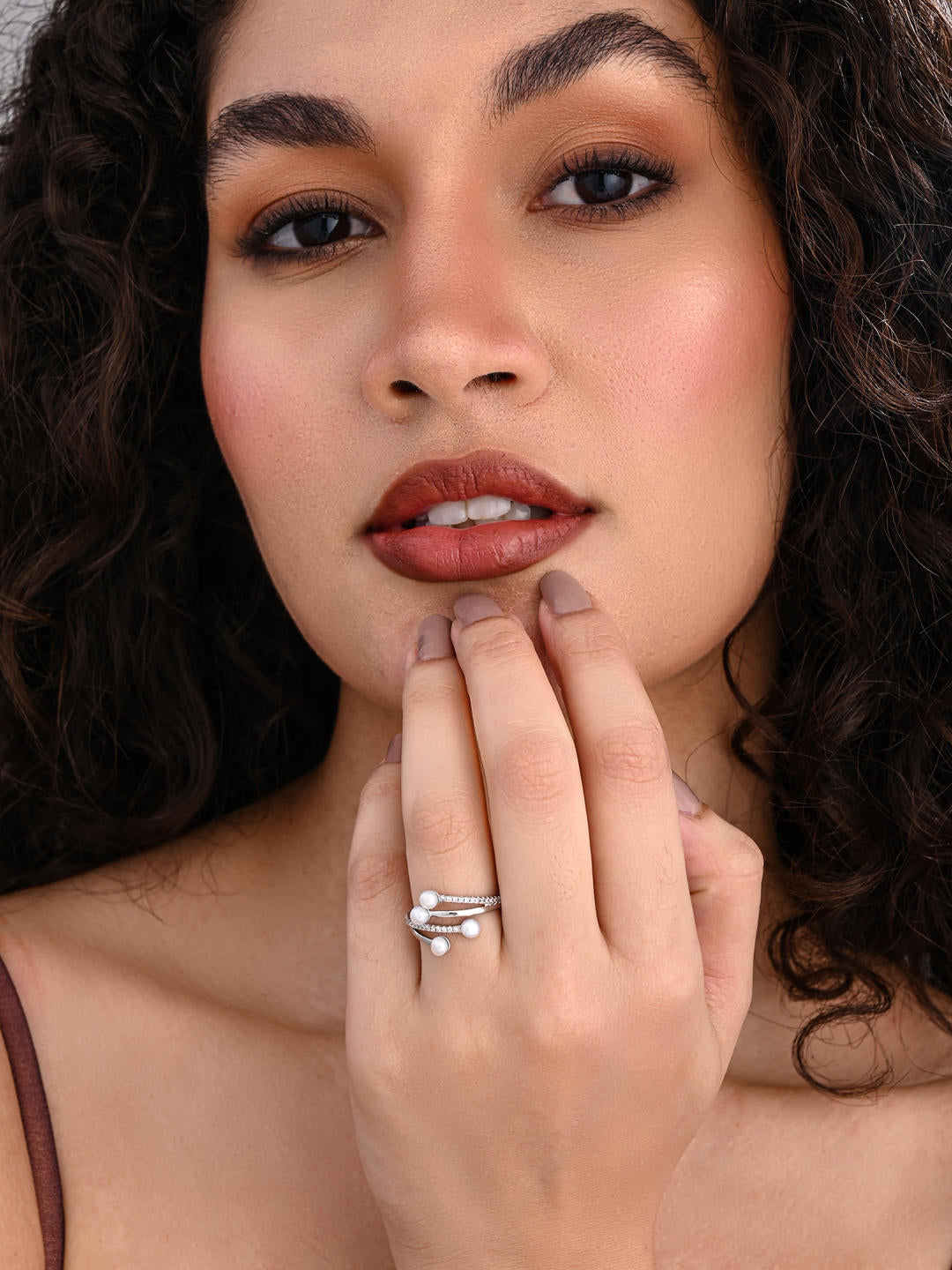 Trinity Pearl Crossover Ring – Silver