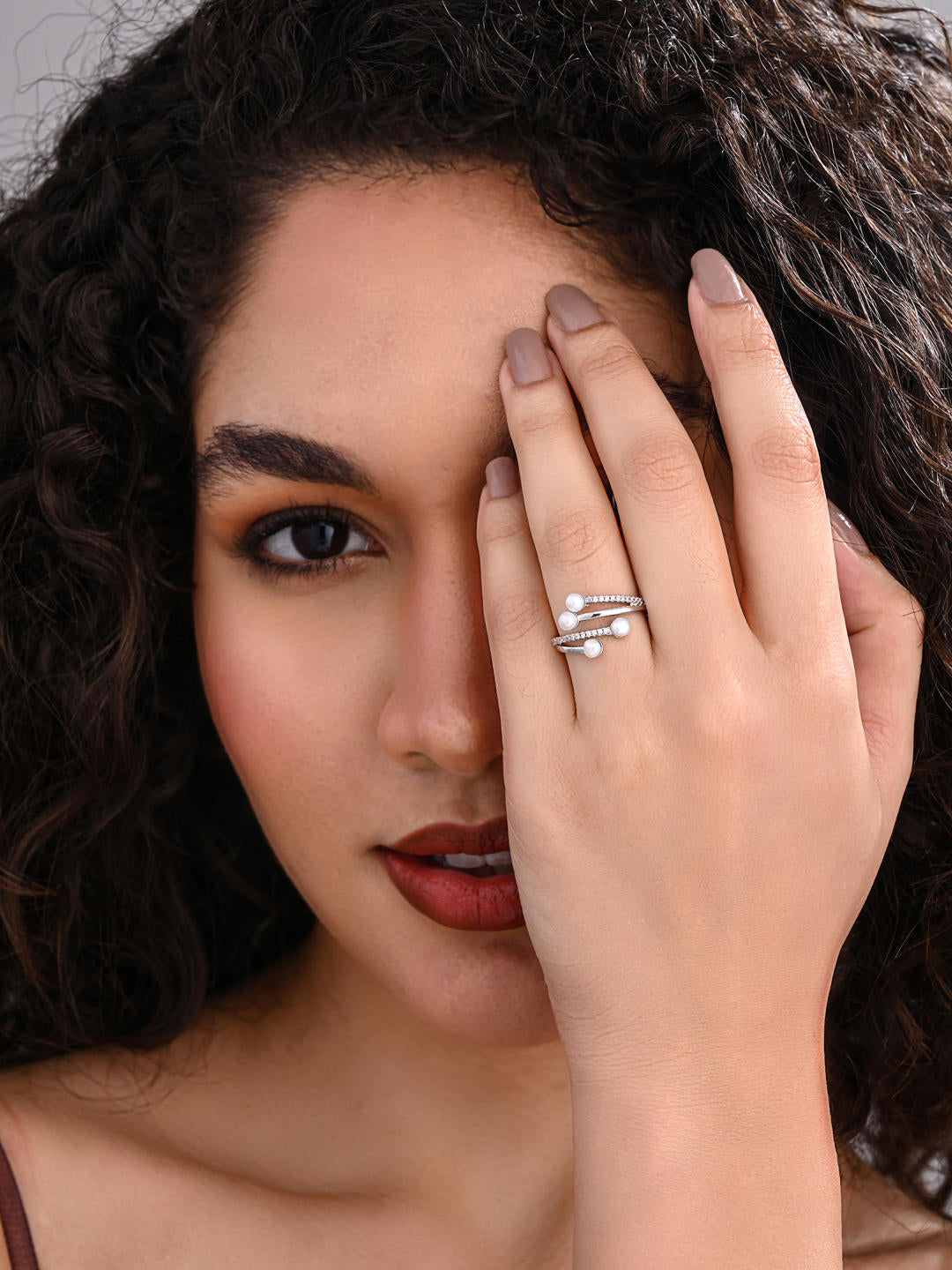 Trinity Pearl Crossover Ring – Silver