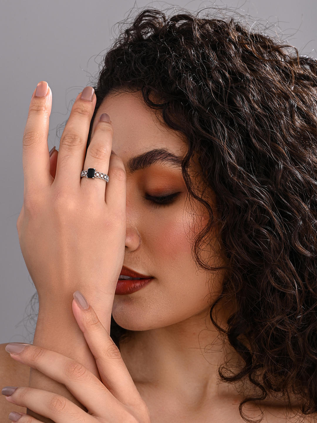 Midnight Solitaire Luxe Ring – Silver