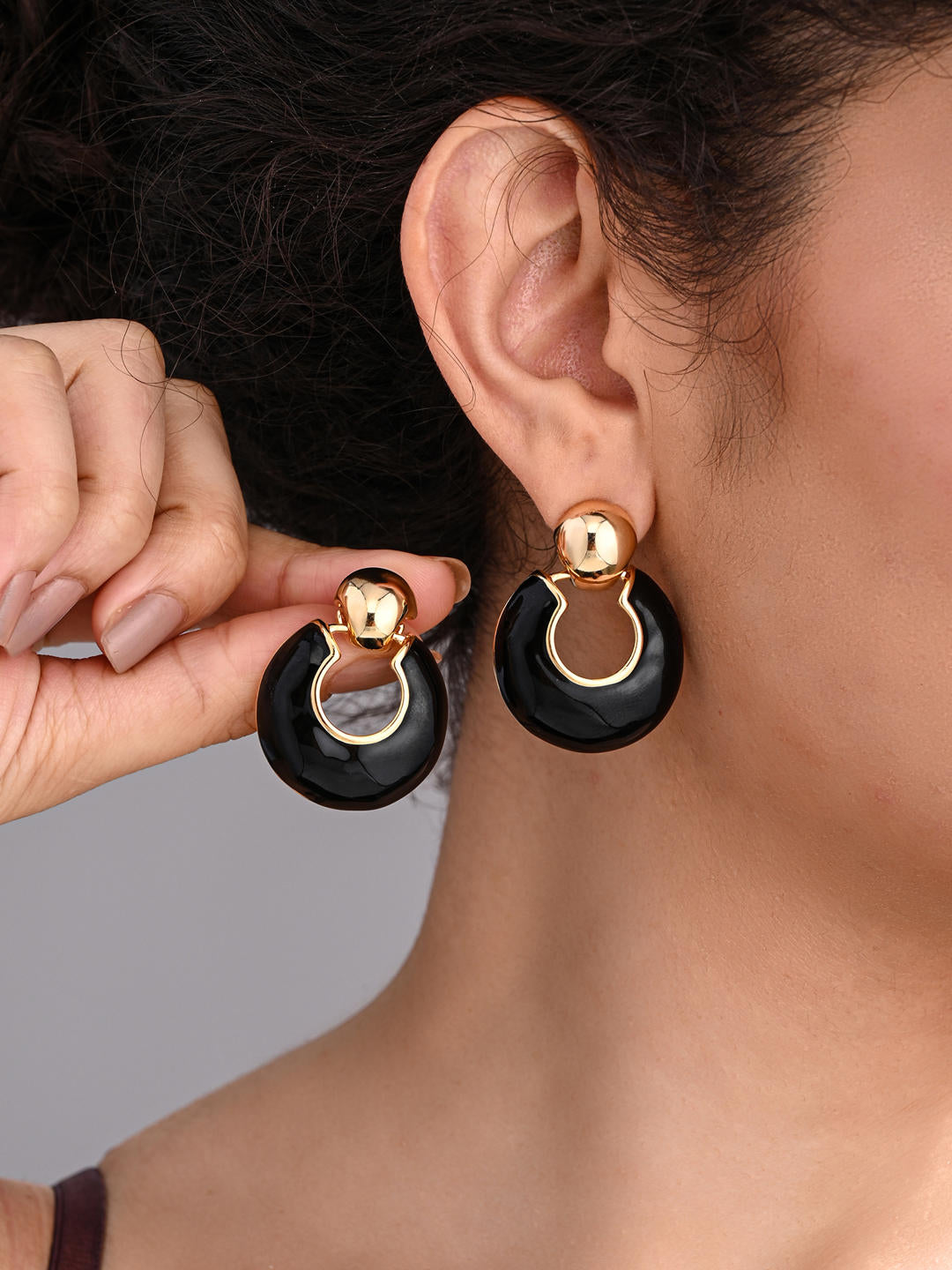 18k gold plated Black Round Earring