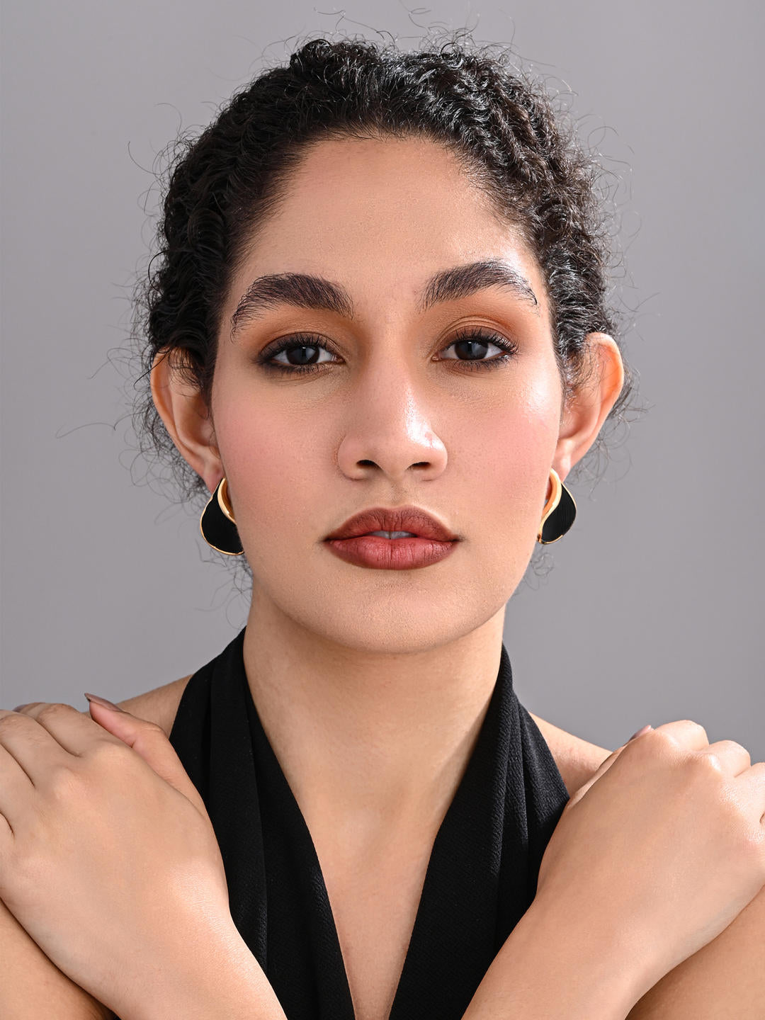 Elegant Black Teardrop Wave Earrings