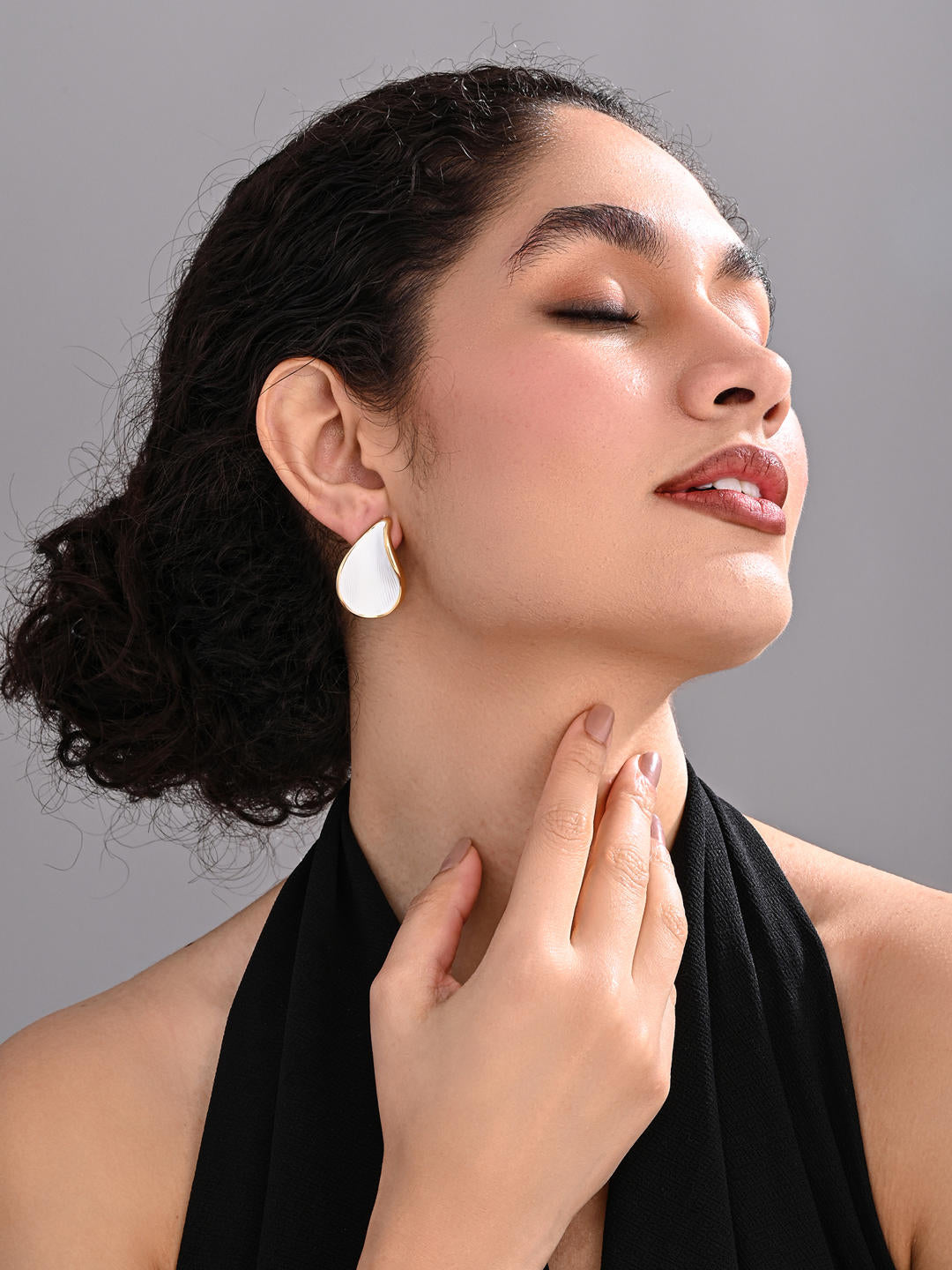 Elegant White Teardrop Wave Earrings