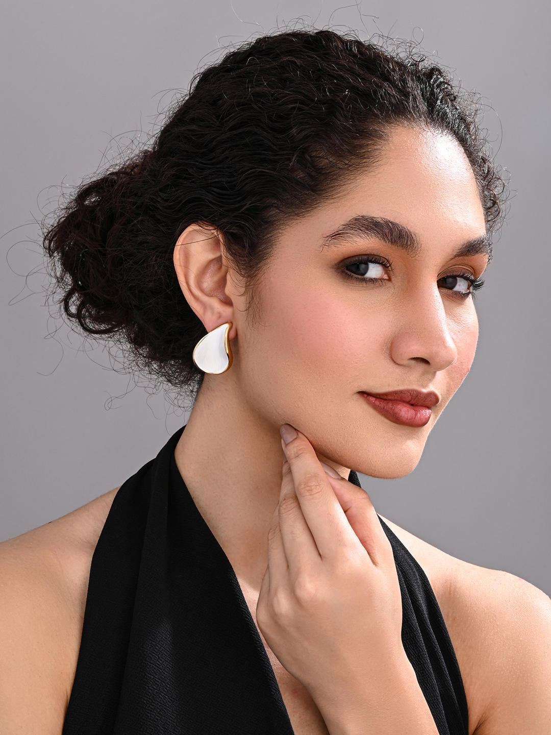 Elegant White Teardrop Wave Earrings