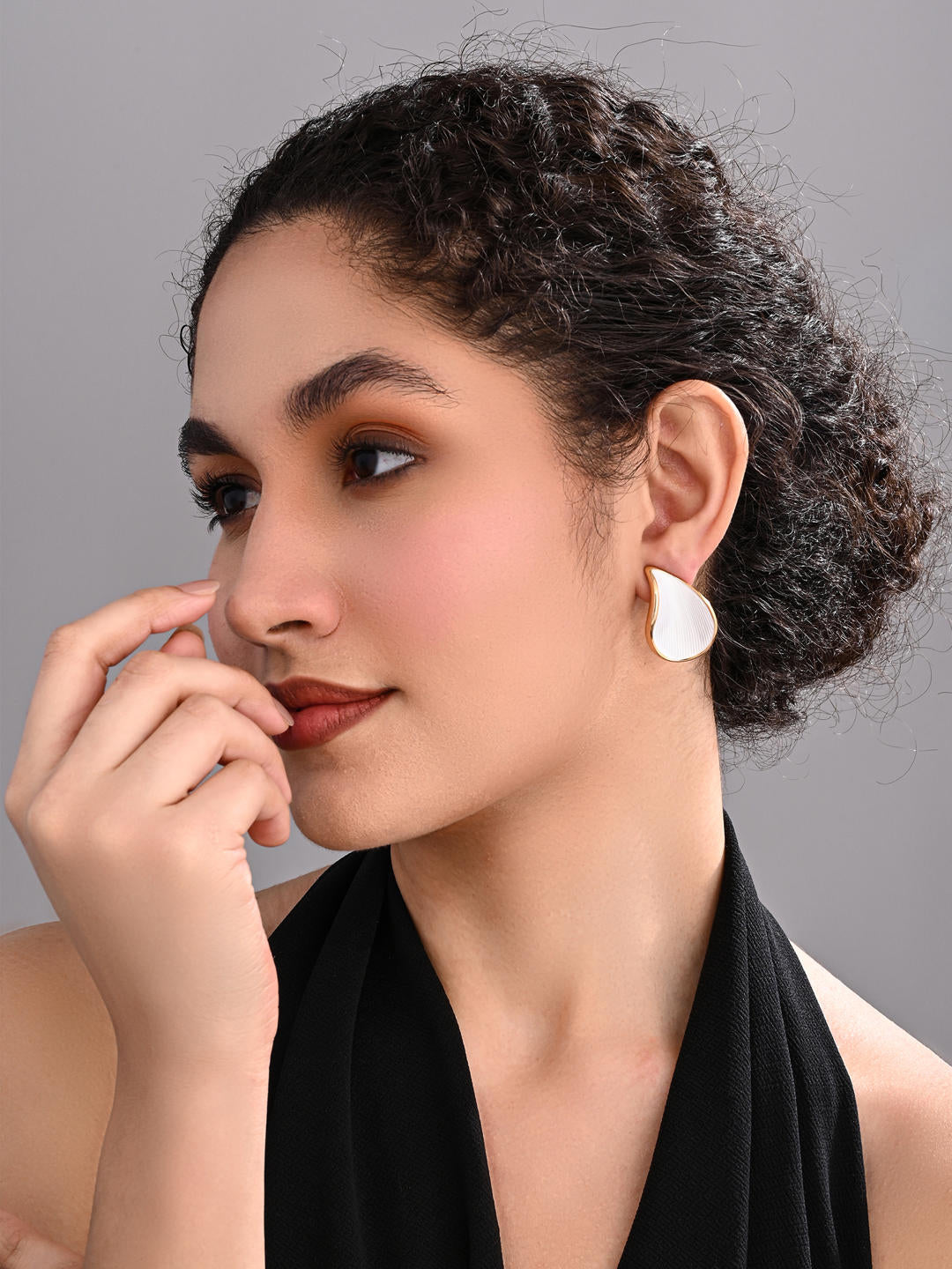 Elegant White Teardrop Wave Earrings