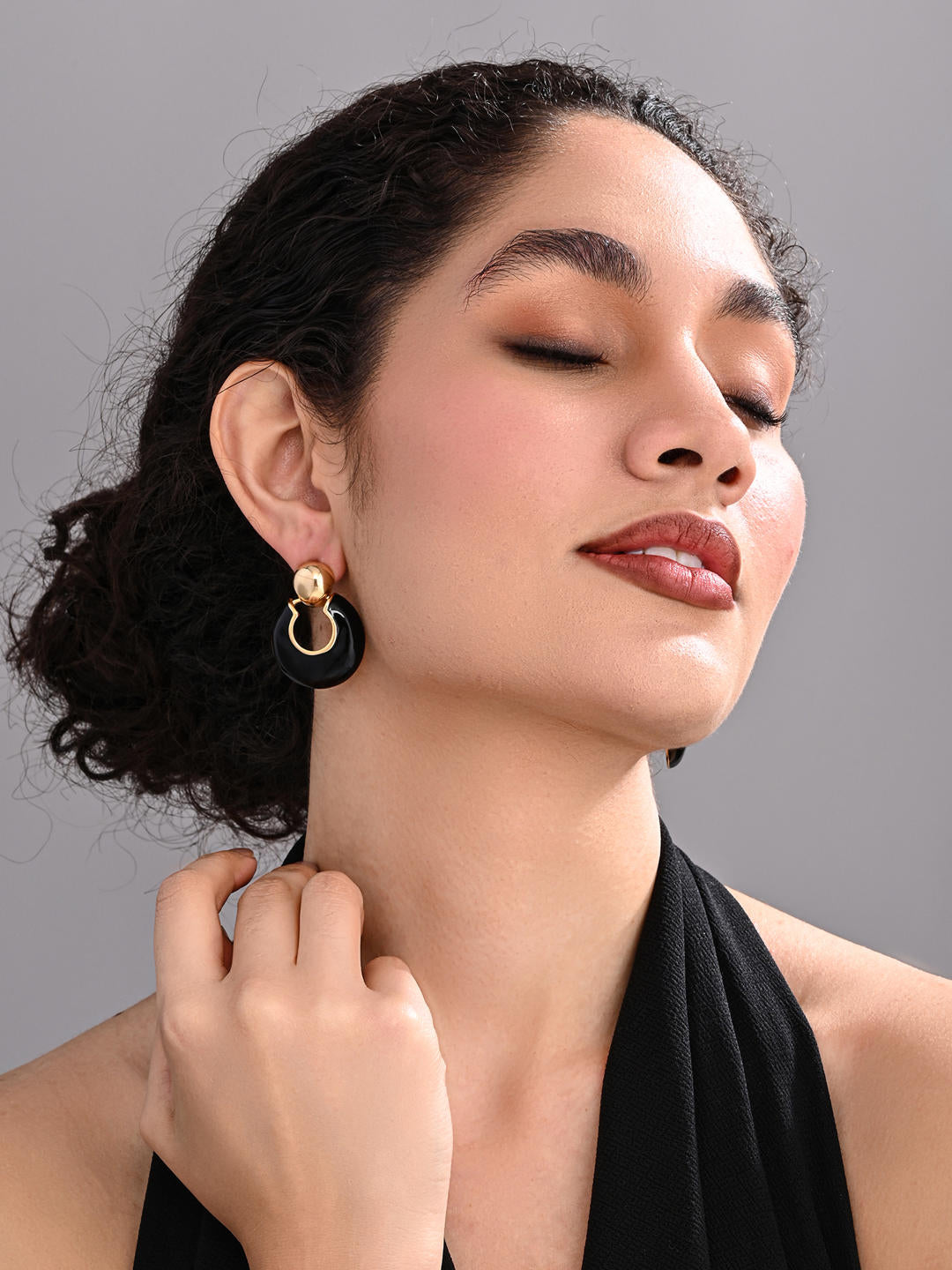 18k gold plated Black Round Earring