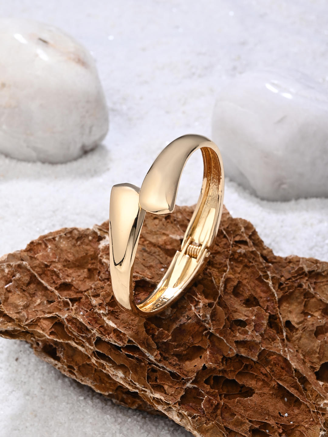 Fluid Crest Open Bangle – Gold