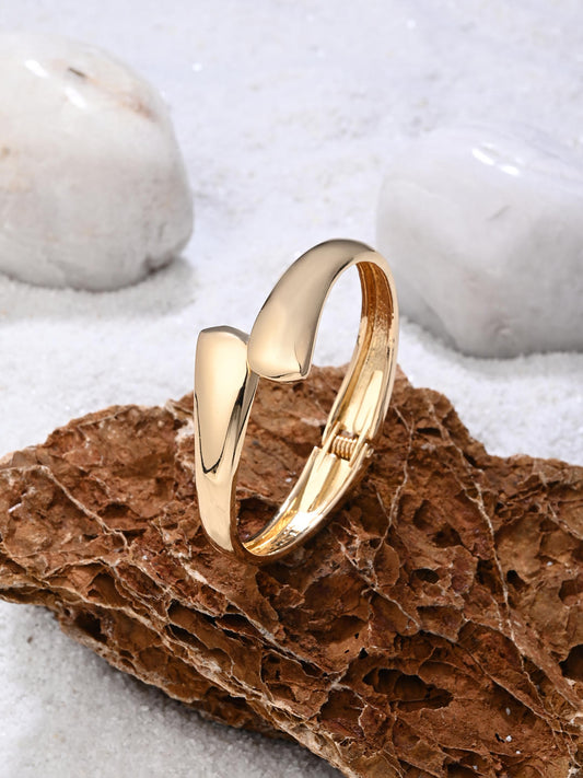 Fluid Crest Open Bangle – Gold