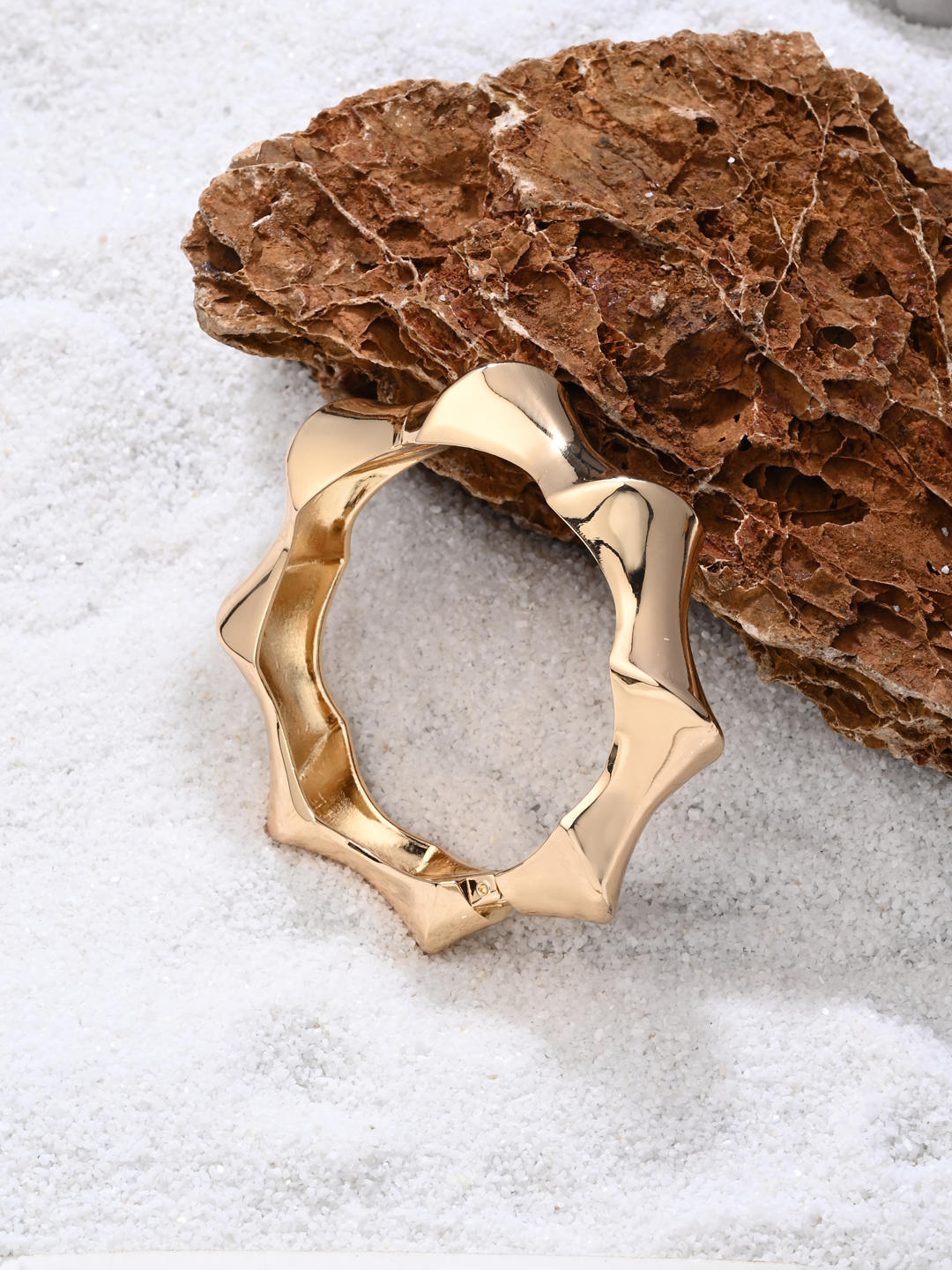 Solar Bloom Sculpt Bangle – Gold