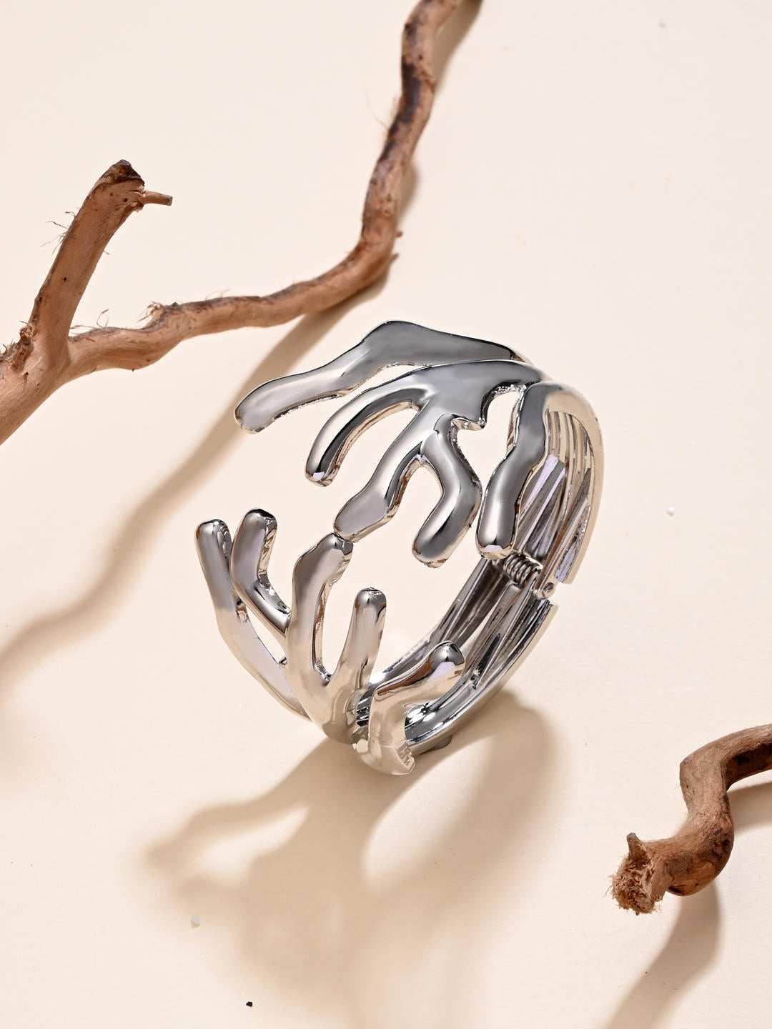Coral Crest Sculpt Bangle – Silver