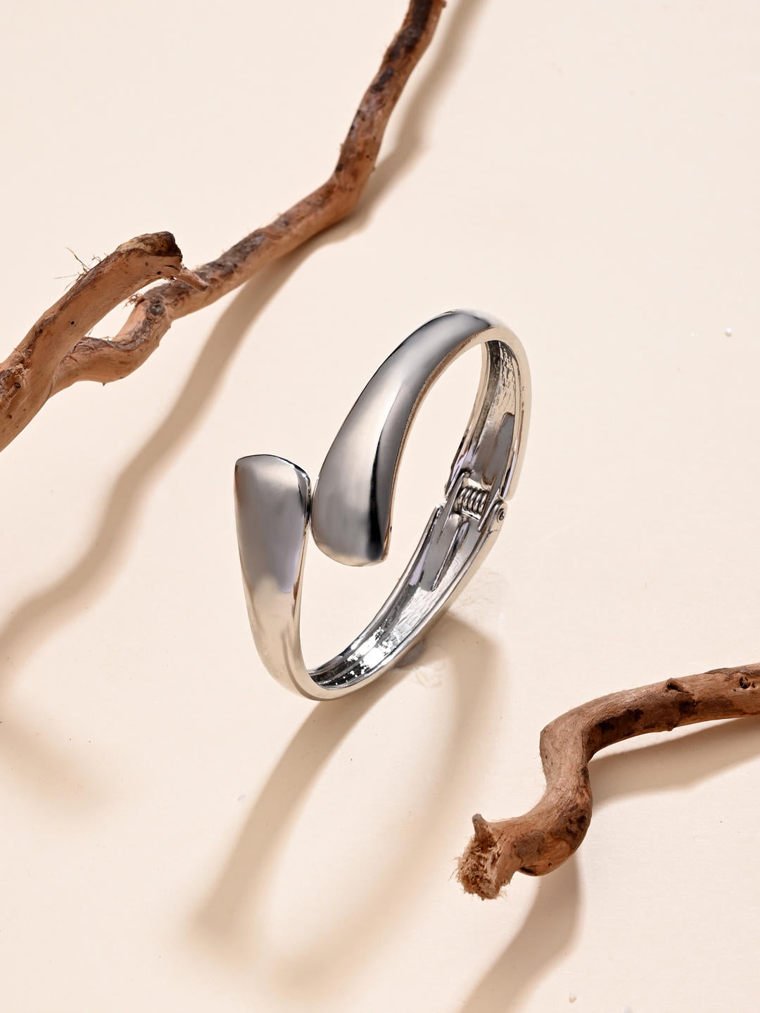 Fluid Crest Open Bangle – Silver