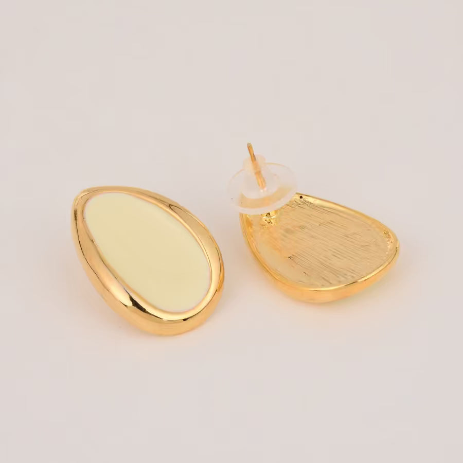 Pearl White Stud Earring