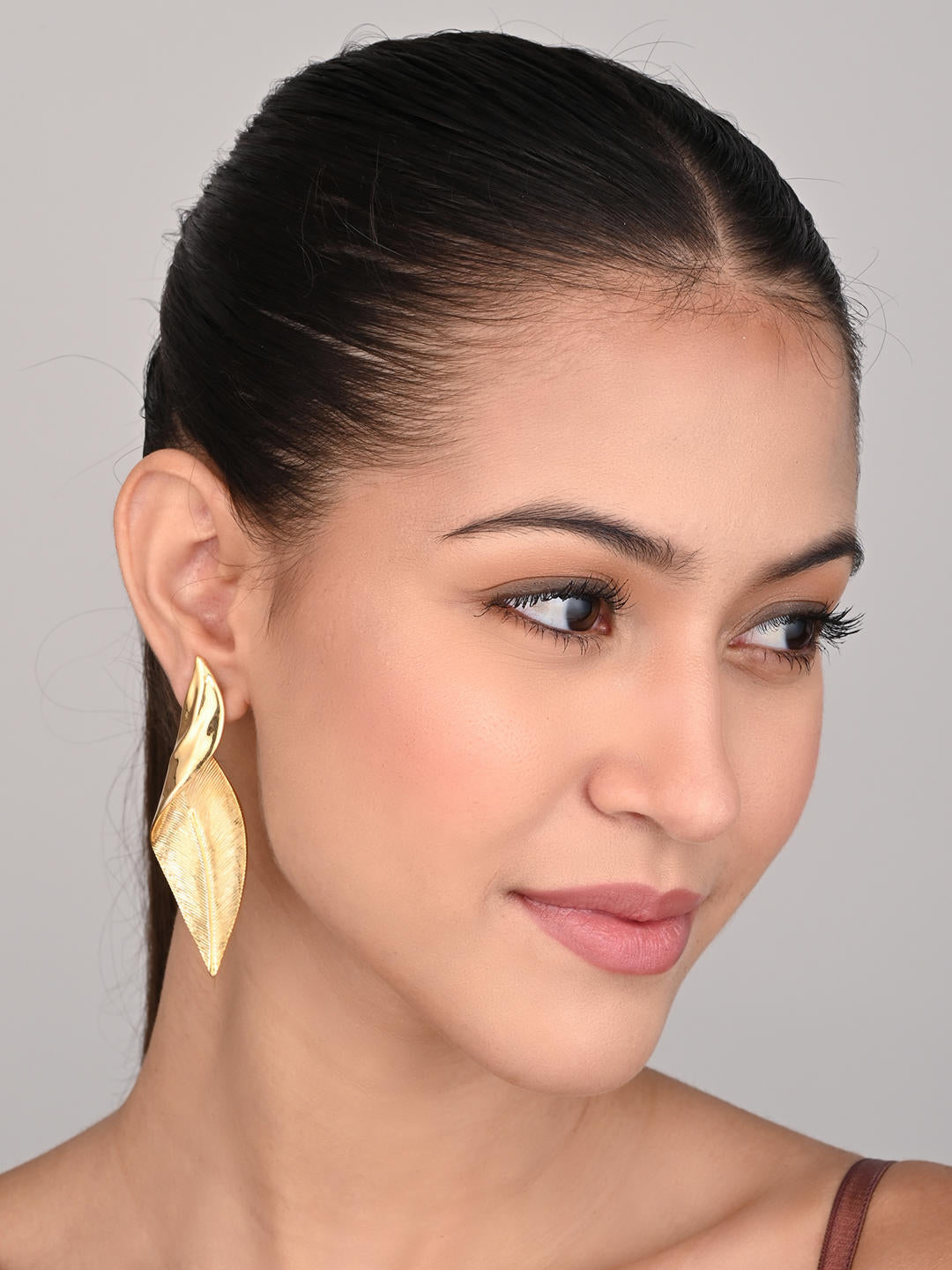 Gold Twirl Leaf shape Earring